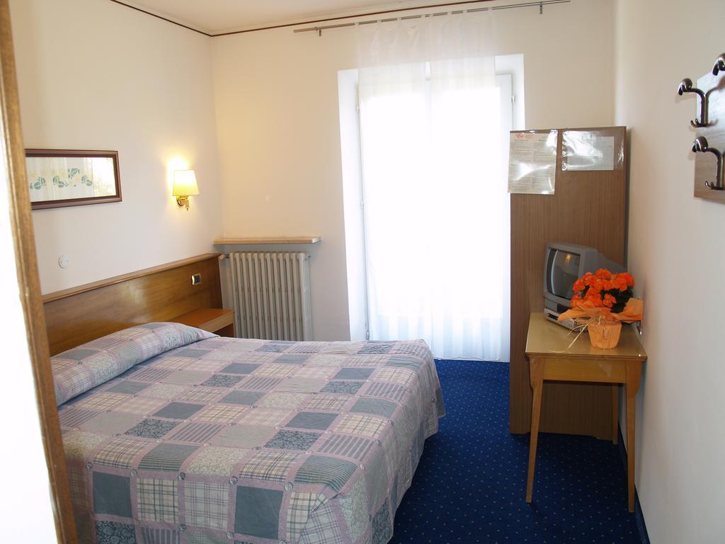 Hotel Rosalpina Riva del Garda Exterior foto