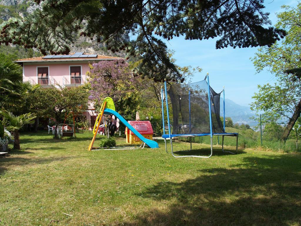 Hotel Rosalpina Riva del Garda Exterior foto