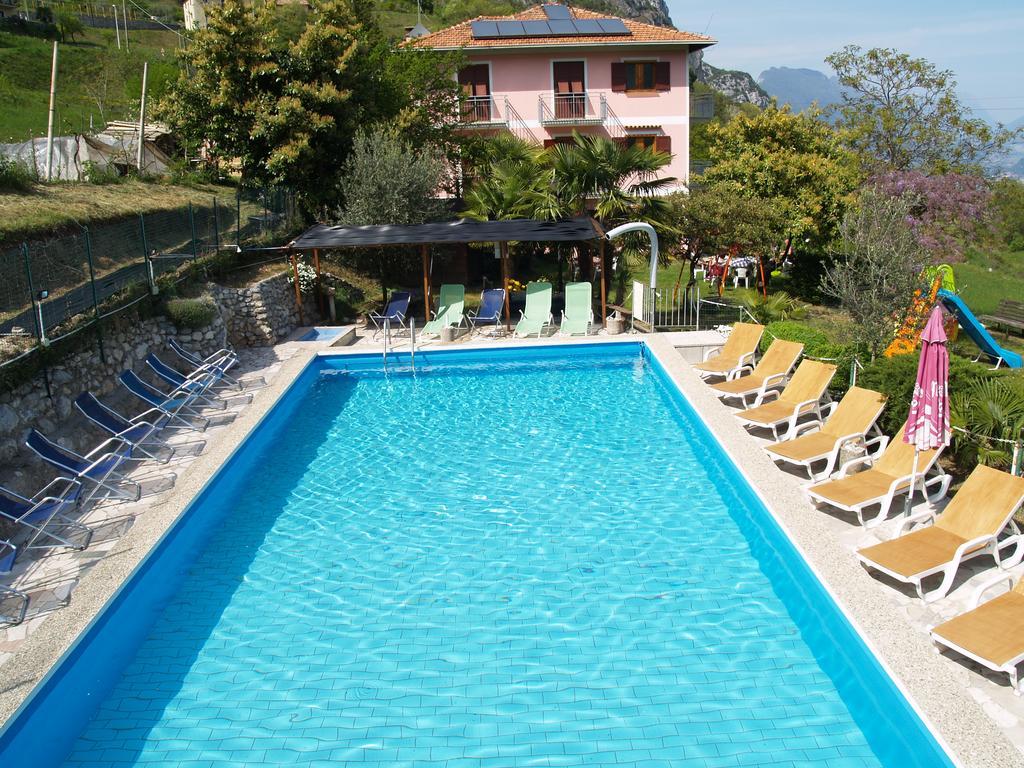 Hotel Rosalpina Riva del Garda Exterior foto