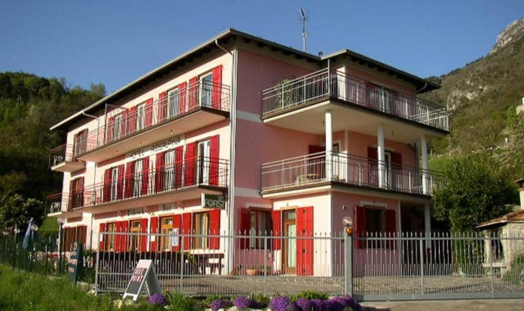 Hotel Rosalpina Riva del Garda Exterior foto