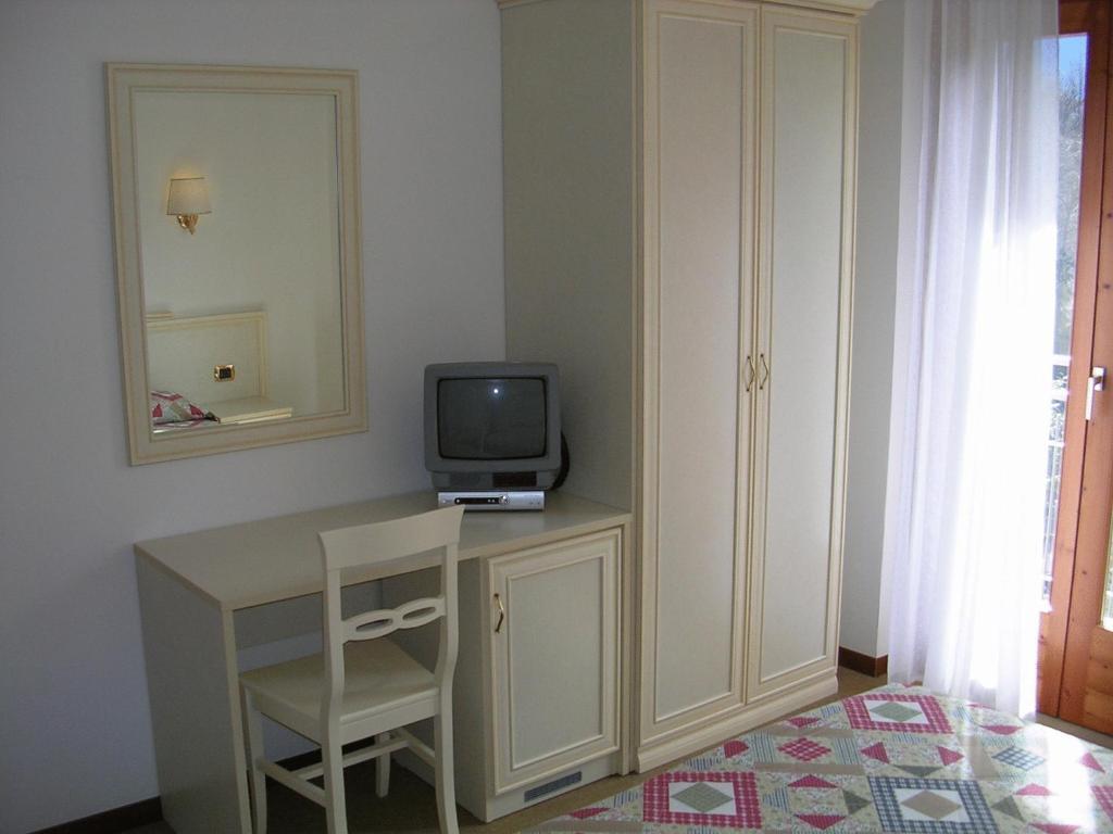 Hotel Rosalpina Riva del Garda Habitación foto